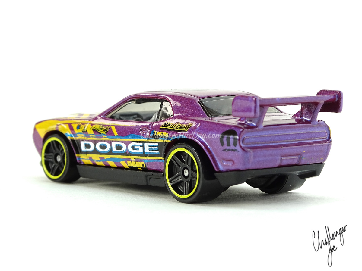 Hot wheels dodge challenger